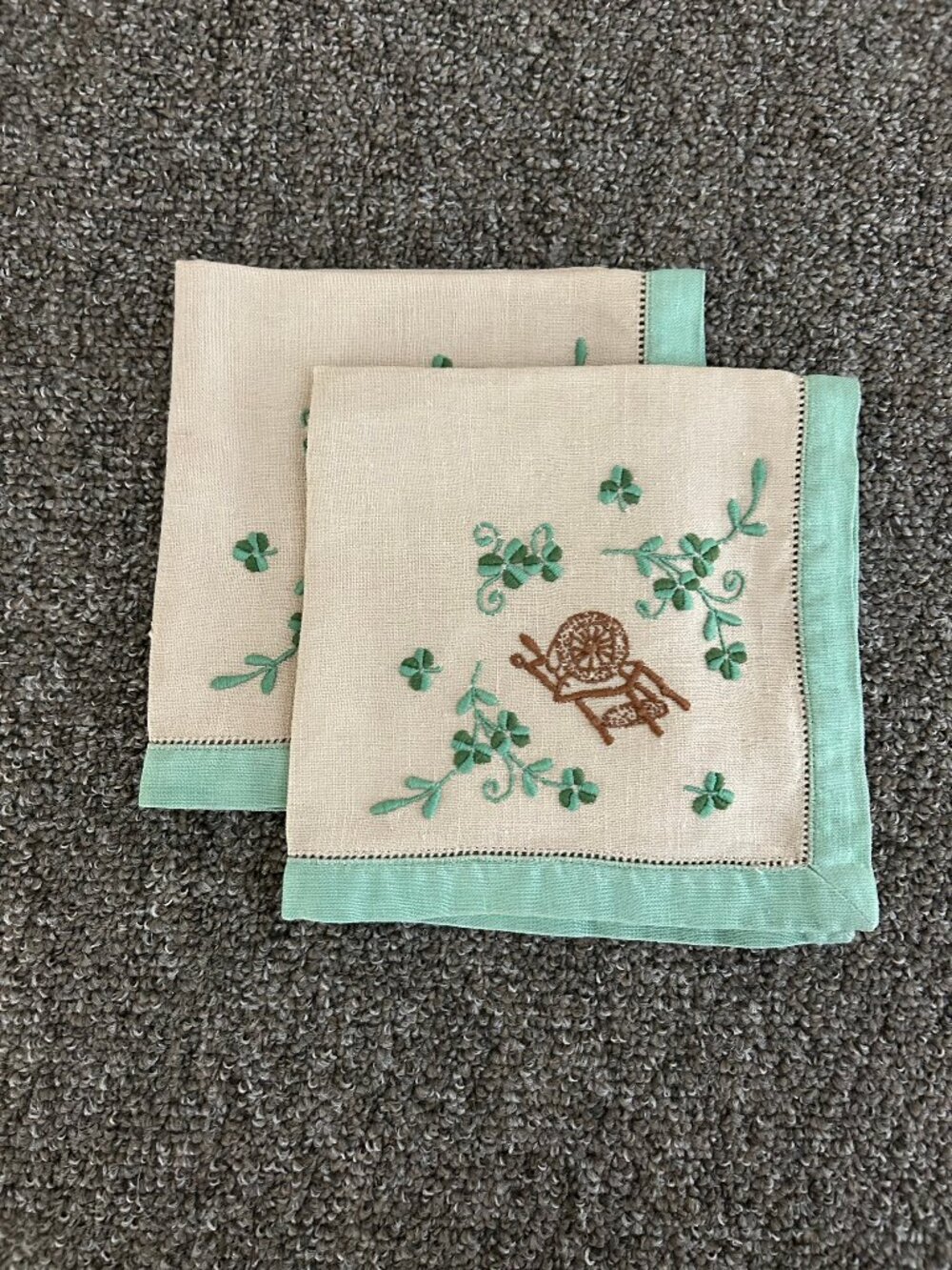 Set/2 Spinning Wheel/Clover Linen Napkins